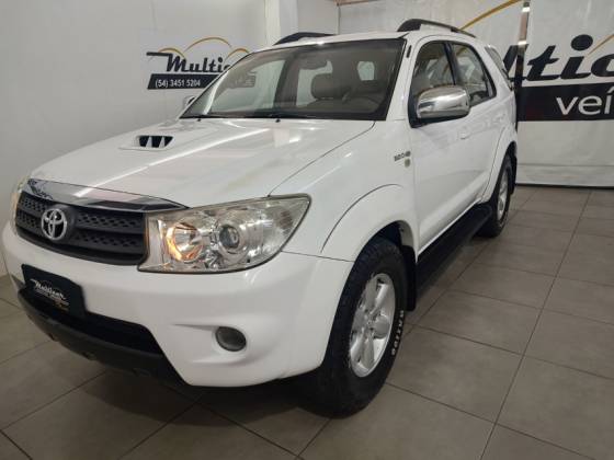 TOYOTA HILUX SW4 3.0 SRV 4X4 7 LUGARES 16V TURBO INTERCOOLER DIESEL 4P AUTOMÁTICO